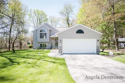 10609 Ridgewood, Greenville, MI 48838