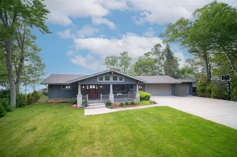 3524 Lakeshore, Manistee, MI 49660