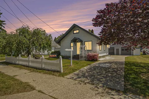 4904 Walton, Grand Rapids, MI 49548
