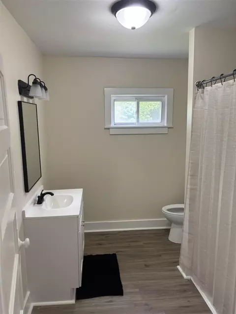Bath - 820 Center, Jackson, MI 49202 photo 1 of 1