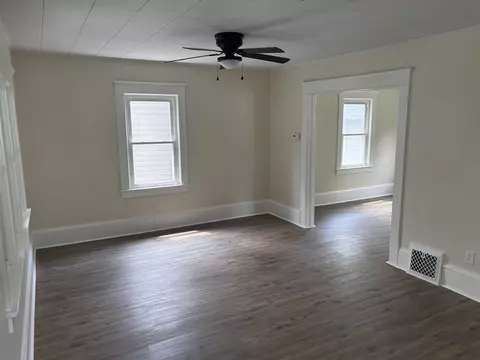 Living - 820 Center, Jackson, MI 49202 photo 1 of 1