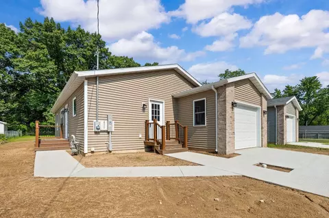 Exterior - 310 Hillview, Buchanan, MI 49107 photo 3 of 5