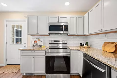 Kitchen - 310 Hillview, Buchanan, MI 49107 photo 2 of 2