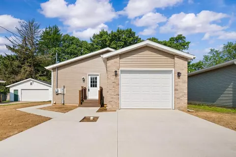 310 Hillview, Buchanan, MI 49107