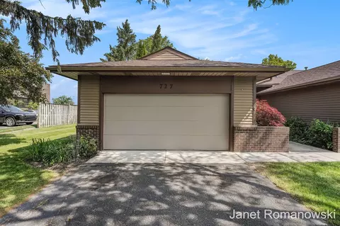 727 Bradford, Grand Rapids, MI 49525