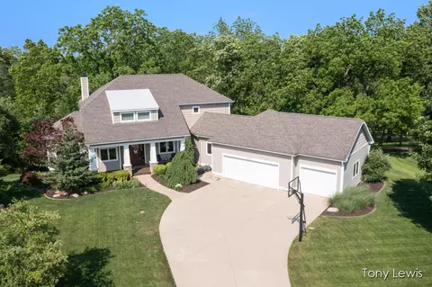 2331 Deer Trl, Grand Rapids, MI 49505