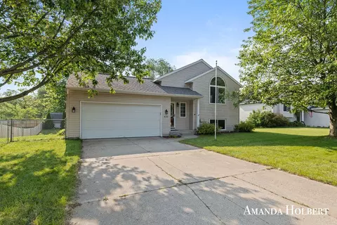 430 6th, Cedar Springs, MI 49319