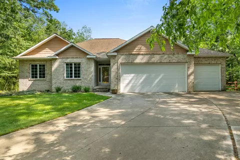 1995 Shining Tree, Belmont, MI 49306