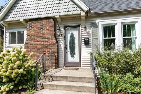 1303 Homecrest, Kalamazoo, MI 49001
