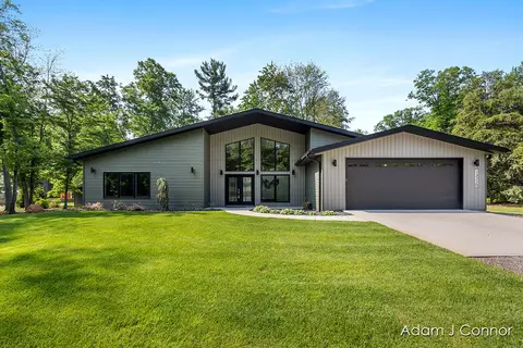 13330 Rich, Grand Haven, MI 49417