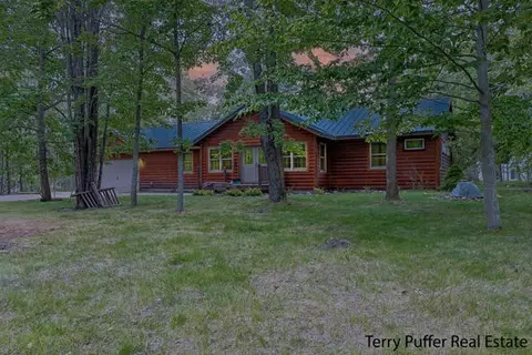 6814 Whispering Pnes, Gaylord, MI 49735