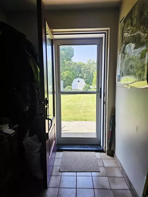Entry Way - 9159 Moreland, Jerome, MI 49249 photo 1 of 2