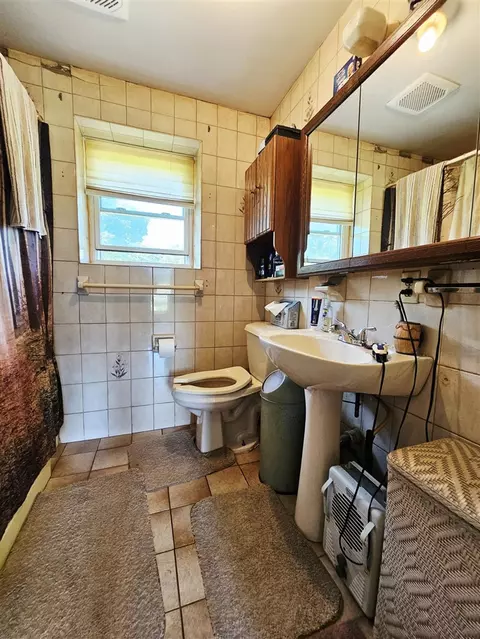Bath - 9159 Moreland, Jerome, MI 49249 photo 1 of 1