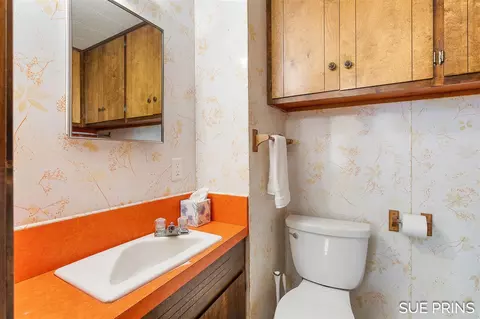 Bath - 978 E 88th, Newaygo, MI 49337 photo 1 of 2
