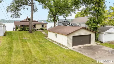 Exterior - 978 E 88th, Newaygo, MI 49337 photo 4 of 11