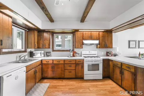Kitchen - 978 E 88th, Newaygo, MI 49337 photo 3 of 3