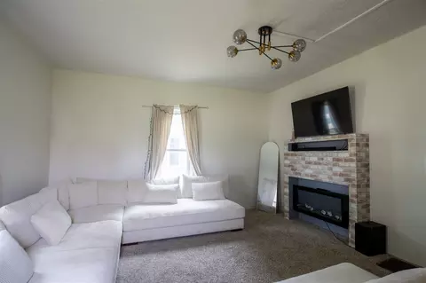 Living - 109 S Hooker, Three Rivers, MI 49093 photo 1 of 2