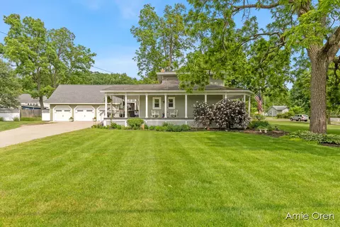 307 N Jefferson St, Lowell, MI 49331