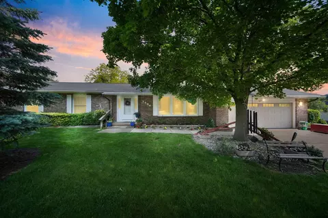 3684 W Howell, Mason, MI 48854