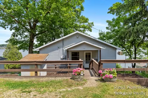 1725 Ottawa, Hastings, MI 49058