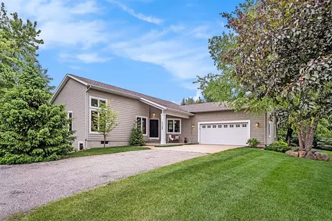 1727 Pointed Stone, Lowell, MI 49331