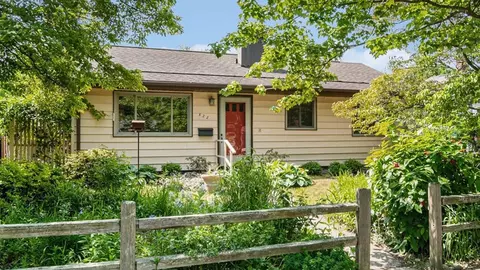 522 Lyon, South Haven, MI 49090