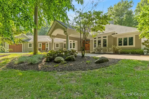 17180 Shore Oaks W, Holland, MI 49424
