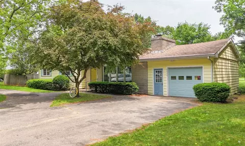 92359 Center, Dowagiac, MI 49047