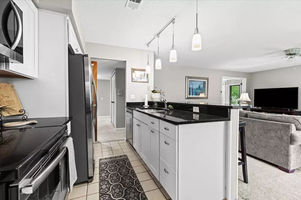 Kitchen - 21112 Boulder, Northville, MI 48167 photo 2 of 2