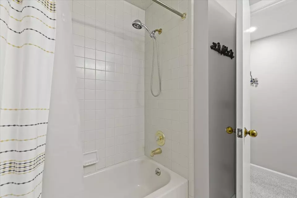 Bath - 21112 Boulder, Northville, MI 48167 photo 2 of 3