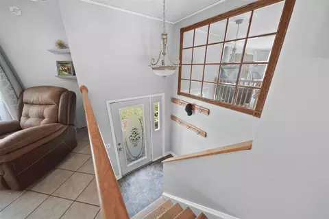 Entry Way - 4787 Hooks Ml, Adrian, MI 49221 photo 2 of 3