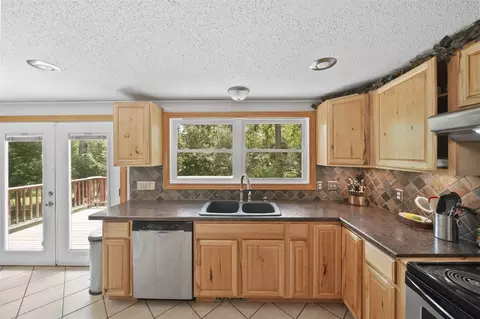 Kitchen - 4787 Hooks Ml, Adrian, MI 49221 photo 4 of 5