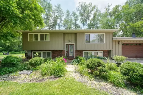 4787 Hooks Ml, Adrian, MI 49221