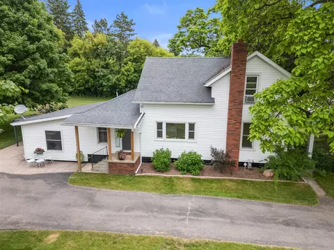 2260 W Bacon, Hillsdale, MI 49242