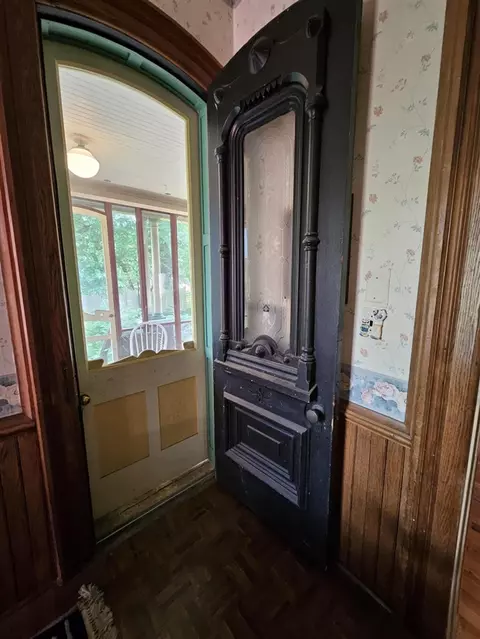 Entry Way - 520 W Capital, Bellevue, MI 49021 photo 1 of 2