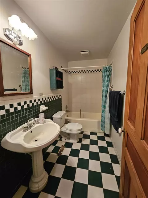 Bath - 520 W Capital, Bellevue, MI 49021 photo 1 of 1