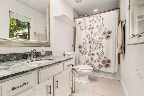 Bath - 6958 Paddock, Jackson, MI 49201 photo 1 of 3