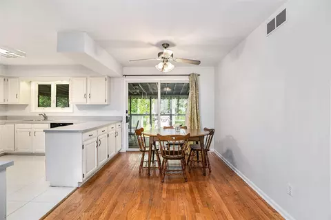 Dining - 6958 Paddock, Jackson, MI 49201 photo 2 of 2