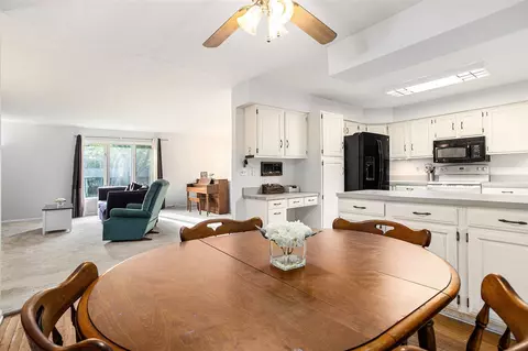 Dining - 6958 Paddock, Jackson, MI 49201 photo 1 of 2
