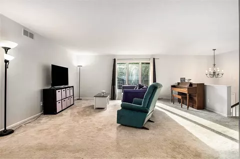 Living - 6958 Paddock, Jackson, MI 49201 photo 2 of 3
