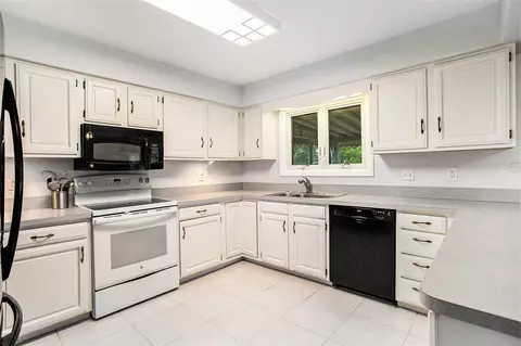 Kitchen - 6958 Paddock, Jackson, MI 49201 photo 2 of 3