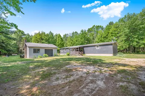 283 W 16th St, Baldwin, MI 49304 photo 2