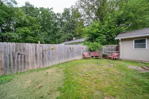 Exterior - 1501 Park Rd, Jackson, MI 49203 photo 4 of 7