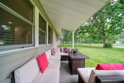 Exterior - 1501 Park Rd, Jackson, MI 49203 photo 2 of 7