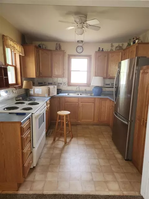 222 Scribner, Delton, MI 49046 photo 8