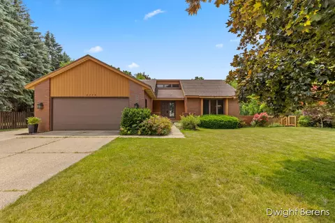 8725 Rivercrest, Jenison, MI 49428