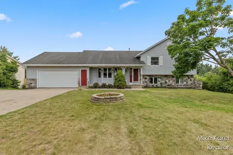 2742 Woodridge, Jenison, MI 49428
