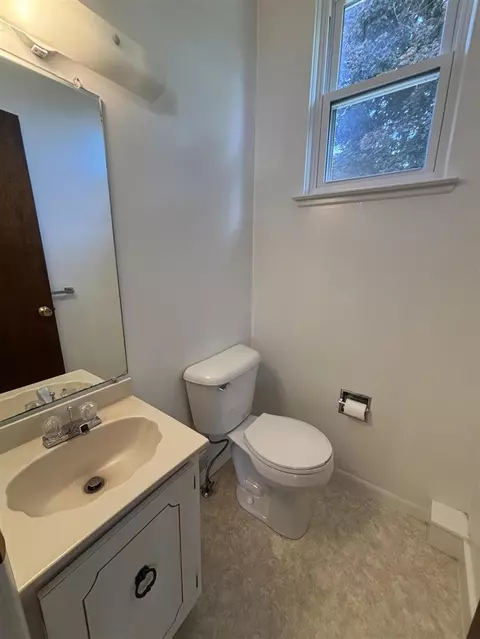 Bath - 6446 Skylark, Jackson, MI 49201 photo 2 of 2