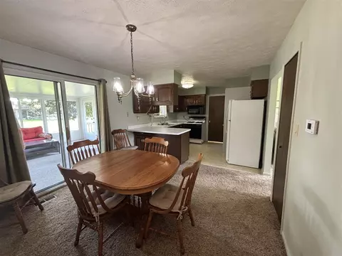 Dining - 6446 Skylark, Jackson, MI 49201 photo 1 of 3