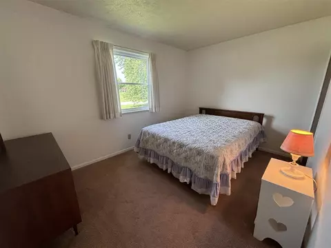 Bedroom - 6446 Skylark, Jackson, MI 49201 photo 2 of 3